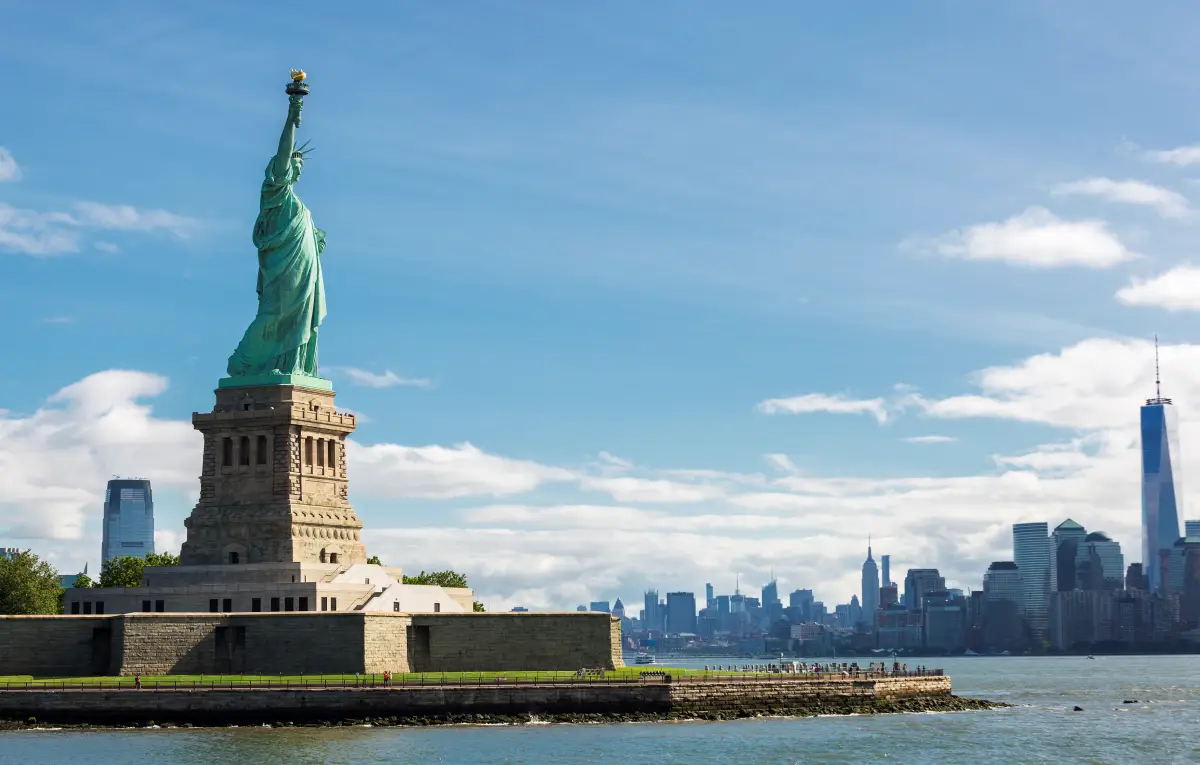 Crédito a freepik -Estatua da liberdade em New York